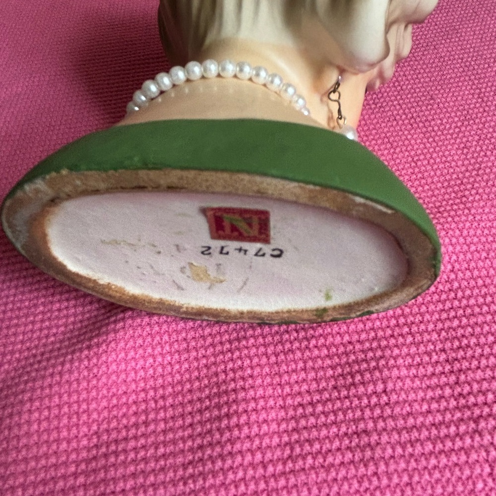 Vintage Napco lady head vase green dress pearl earrings necklace 7472 planter - Picture 6 of 6